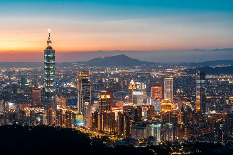 Hong Kong Night 4K Wallpaper · city · 3840×2561