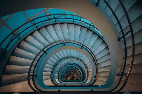 Tapeta Spiralne Schody 4K · architecture · 3840×2560