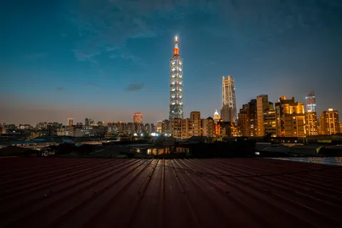 Shanghai Night 4K Wallpaper · city · 3840×2561