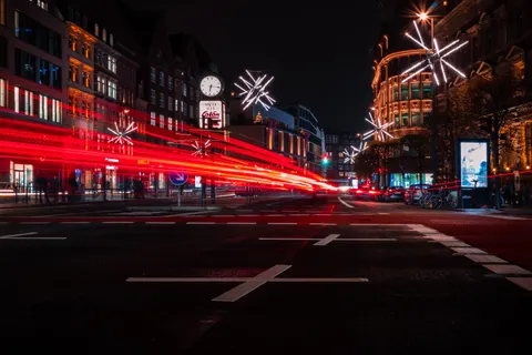 Light Trails 4K Wallpaper · city · 3840×2560