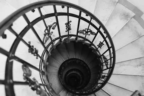 Spiral Merdiven 4K Duvar Kağıdı · architecture · 3840×2560
