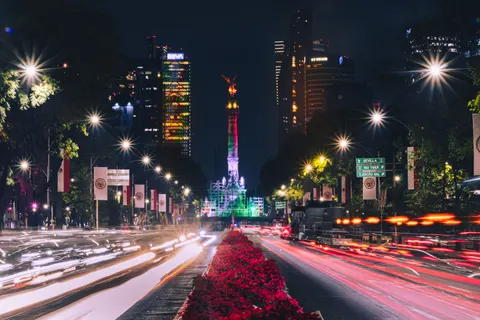 Light Trails 4K Wallpaper · city · 3840×2560