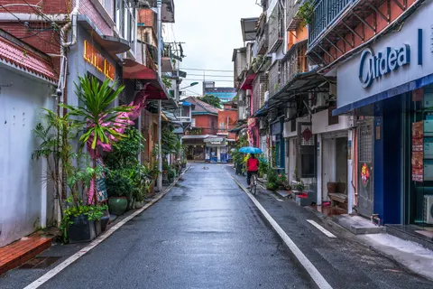 Rainy Street 4K Wallpaper · city · 3840×2561