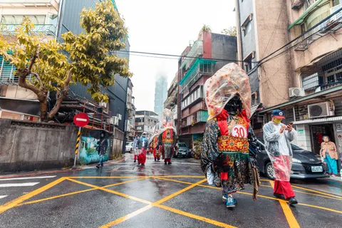 Rainy Street 4K Wallpaper · city · 3840×2561