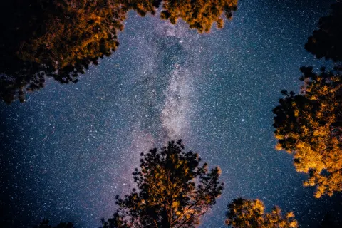 Papel de parede Via Láctea céu noturno 4K · space · 3840×2560
