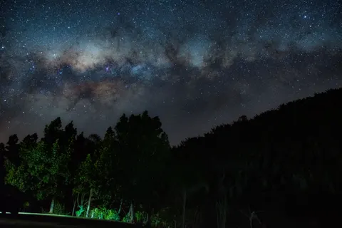 Обои Млечный Путь ночью 4K · space · 3840×2560