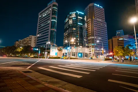 Seoul Night 4K Wallpaper · city · 3840×2561