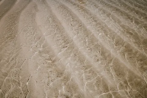 Fond d'écran Ondulations de sable 4K · minimal · 3840×2561