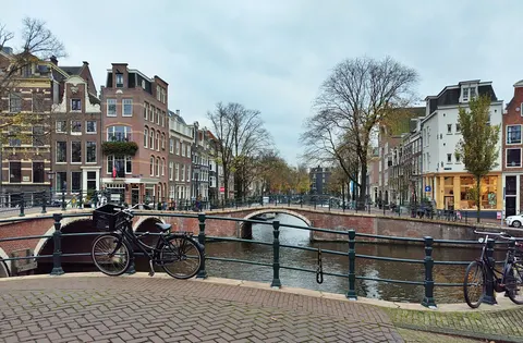 Amsterdam Canals 4K Wallpaper · city · 3840×2521