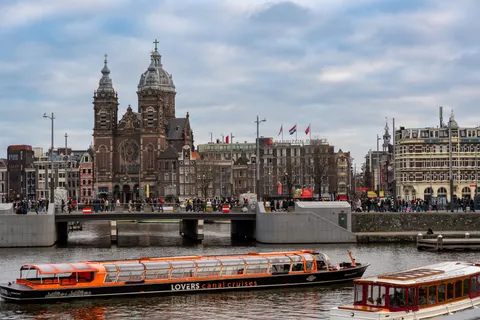 Amsterdam Canals 4K Wallpaper · city · 3840×2561
