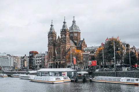 Amsterdam Canals 4K Wallpaper · city · 3840×2560