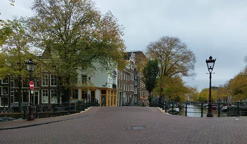 Amsterdam Canals 4K Wallpaper · city · 3840×2249