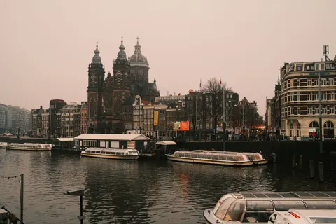 Amsterdam Canals 4K Wallpaper · city · 3840×2560