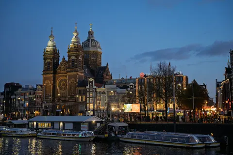 Amsterdam Canals 4K Wallpaper · city · 3840×2560