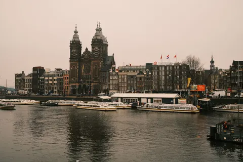 Amsterdam Canals 4K Wallpaper · city · 3840×2560