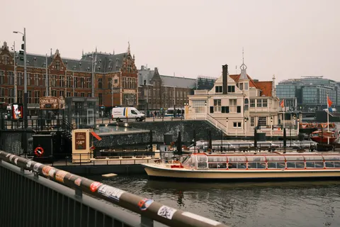 Amsterdam Canals 4K Wallpaper · city · 3840×2560