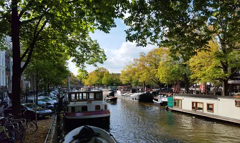 Amsterdam Canals 4K Wallpaper · city · 3840×2293