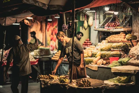 Night Market 4K Wallpaper · city · 3840×2560