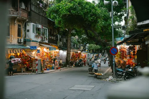 Night Market 4K Wallpaper · city · 3840×2560