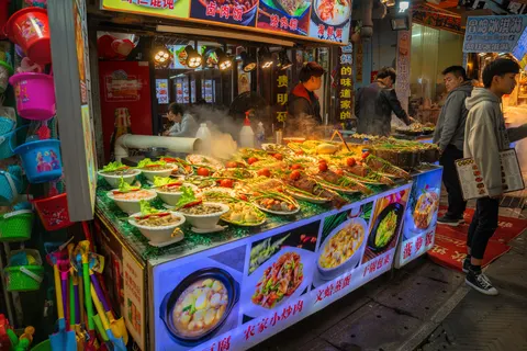 Night Market 4K Wallpaper · city · 3840×2561
