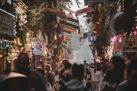 Night Market 4K Wallpaper · city · 3840×2560