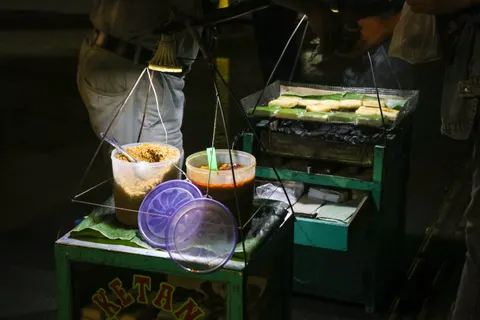 Night Market 4K Wallpaper · city · 3840×2560