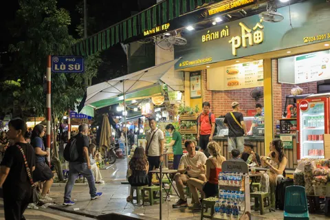 Night Market 4K Wallpaper · city · 3840×2560