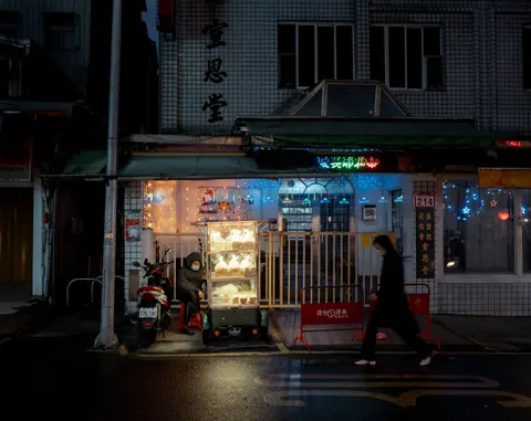 Night Market 4K Wallpaper · city · 3840×3043