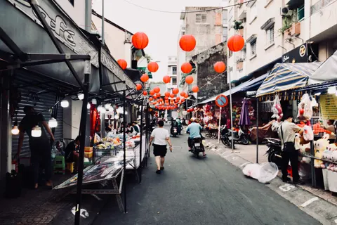 Night Market 4K Wallpaper · city · 3840×2560