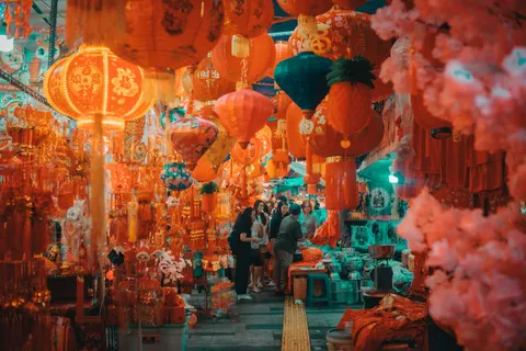 Night Market 4K Wallpaper · city · 3840×2560