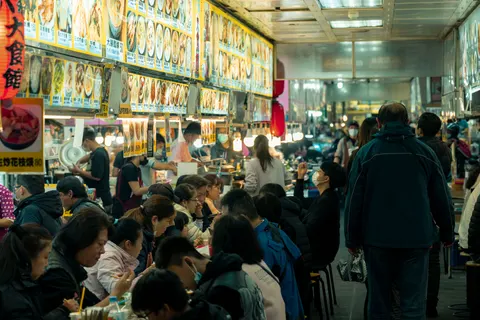Night Market 4K Wallpaper · city · 3840×2561