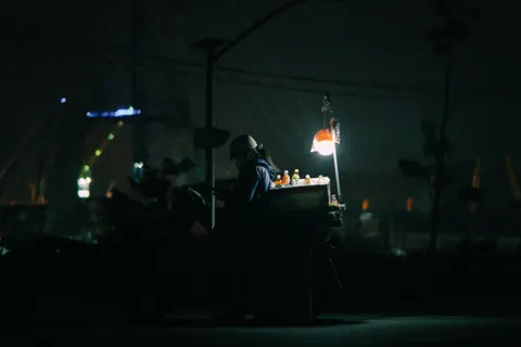 Night Market 4K Wallpaper · city · 3840×2561
