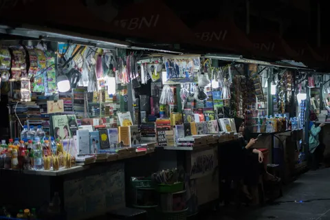 Night Market 4K Wallpaper · city · 3840×2560