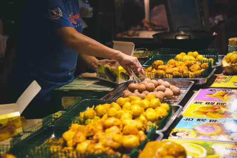 Night Market 4K Wallpaper · city · 3840×2560