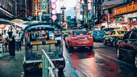 Night Market 4K Wallpaper · city · 3840×2160