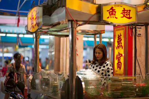 Night Market 4K Wallpaper · city · 3840×2555