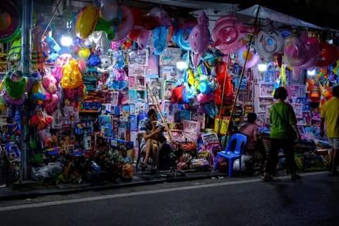 Night Market 4K Wallpaper · city · 3840×2560