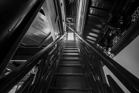 Spiral Staircase 4K Wallpaper · architecture · 3840×2560