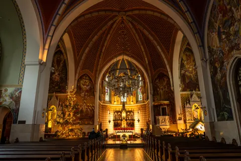 Cathedral 4K Wallpaper · architecture · 3840×2563