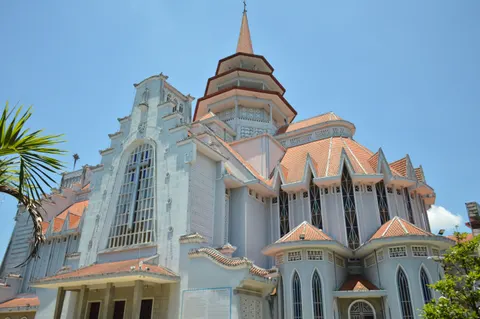 Cathedral 4K Wallpaper · architecture · 3840×2553