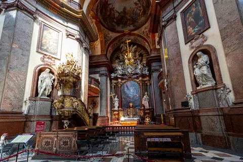 Cathedral 4K Wallpaper · architecture · 3840×2560