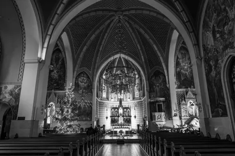 Cathedral 4K Wallpaper · architecture · 3840×2563