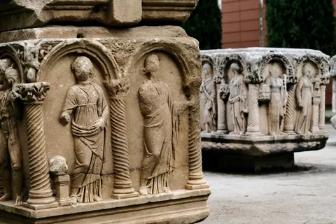Roman Ruins 4K Wallpaper · architecture · 3840×2560