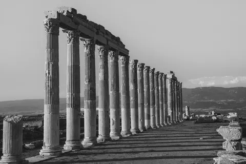 Roman Ruins 4K Wallpaper · architecture · 3840×2560