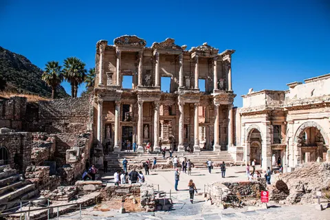 Roman Ruins 4K Wallpaper · architecture · 3840×2560