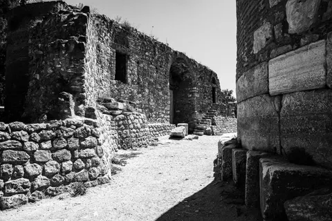 Roman Ruins 4K Wallpaper · architecture · 3840×2560