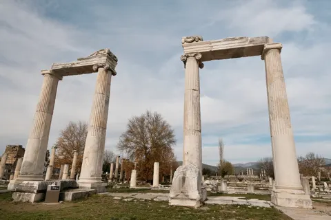 Greek Temple 4K Wallpaper · architecture · 3840×2560