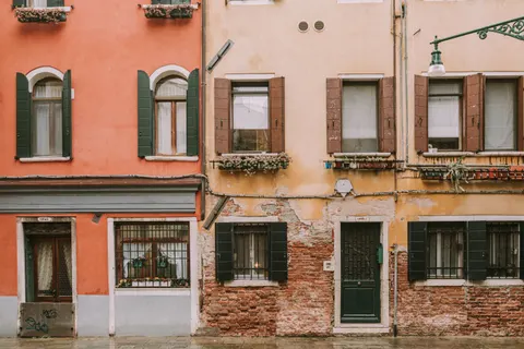 Colorful Houses 4K Wallpaper · architecture · 3840×2560
