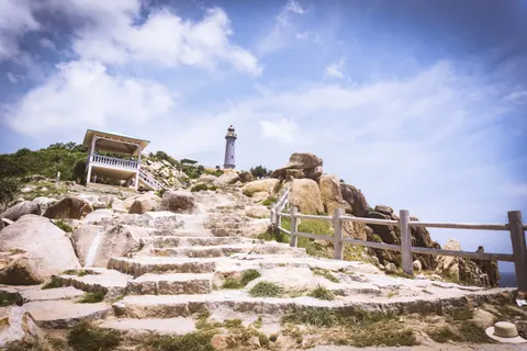 Cliff Lighthouse 4K Wallpaper · architecture · 3840×2560