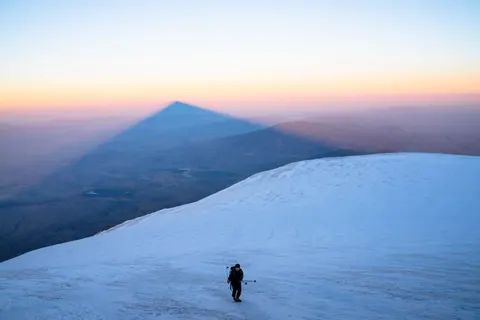 Mount Fuji 4K Wallpaper · mountains · 3840×2560